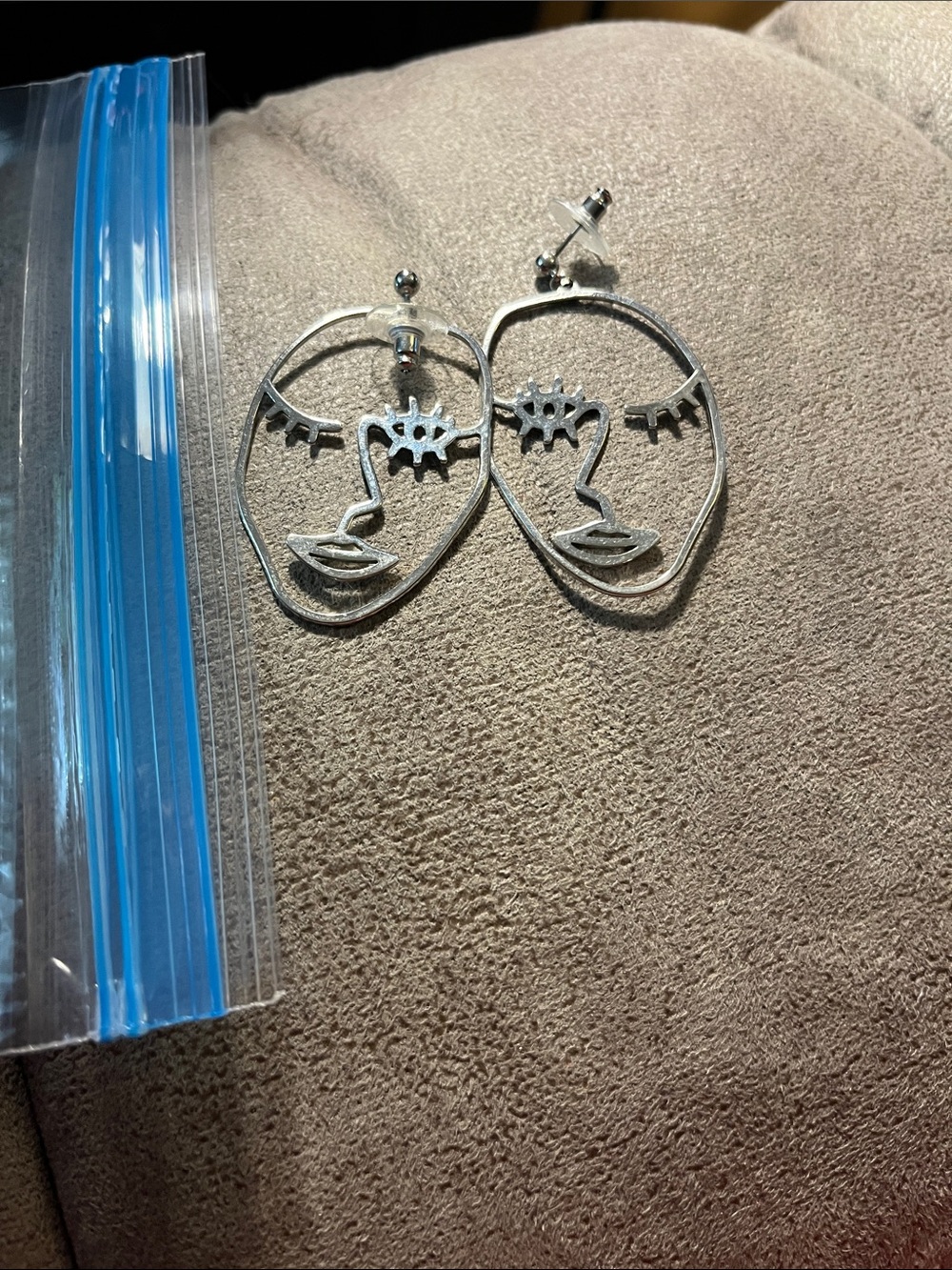 Abstract Face Outline Dangle Earrings in Silver Tone 1888